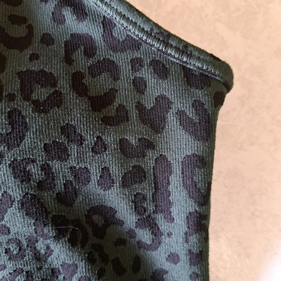SALE. Gap cheetah sports top w/bra - Picture 2 of 10